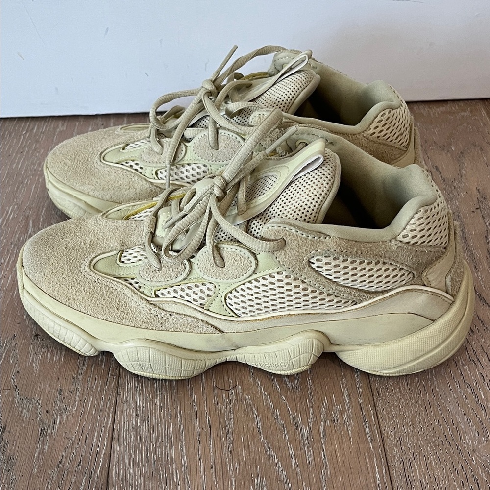 Adidas Yeezy 500 in super moon